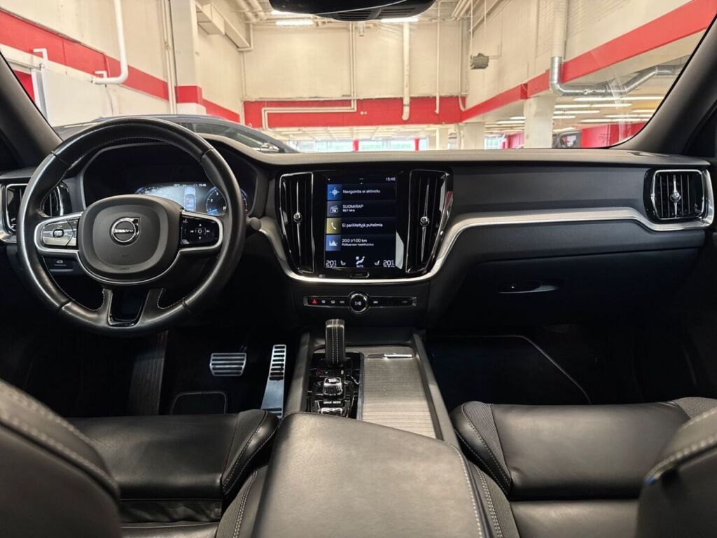 Volvo S60 2020 Musta