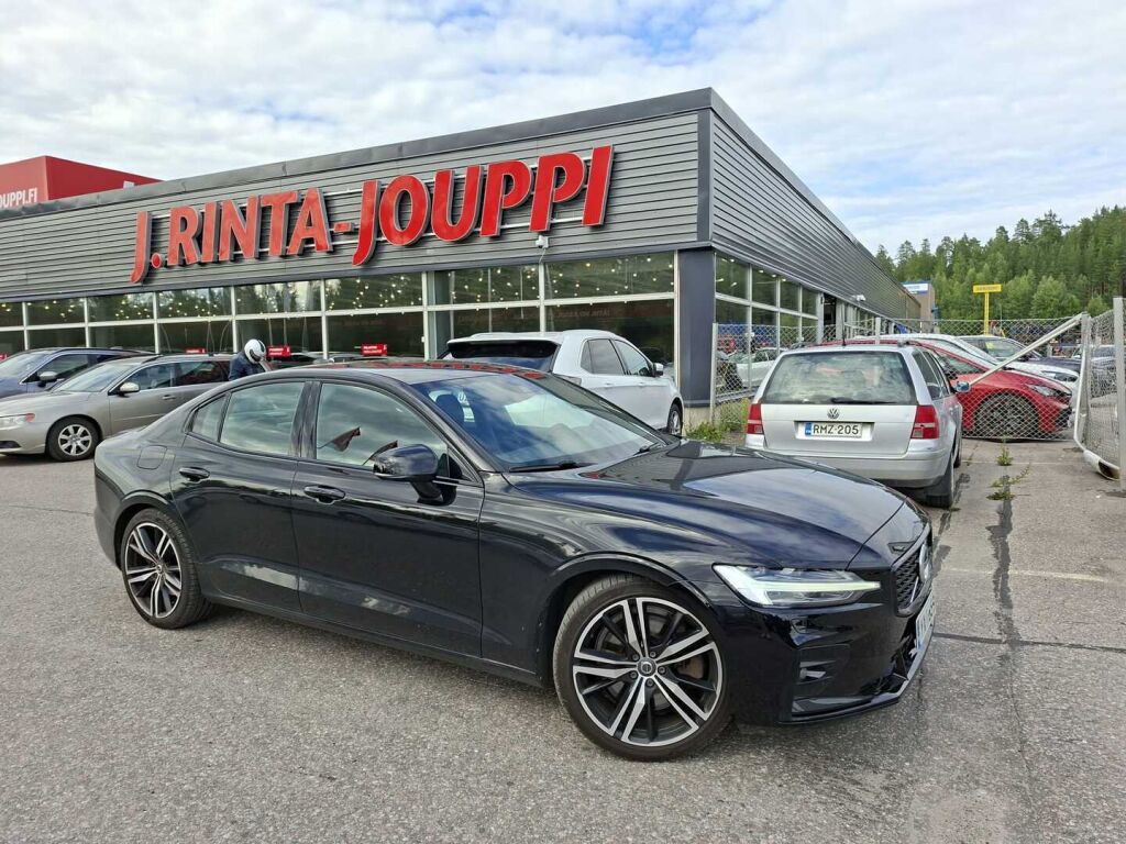 Volvo S60 2020 Musta