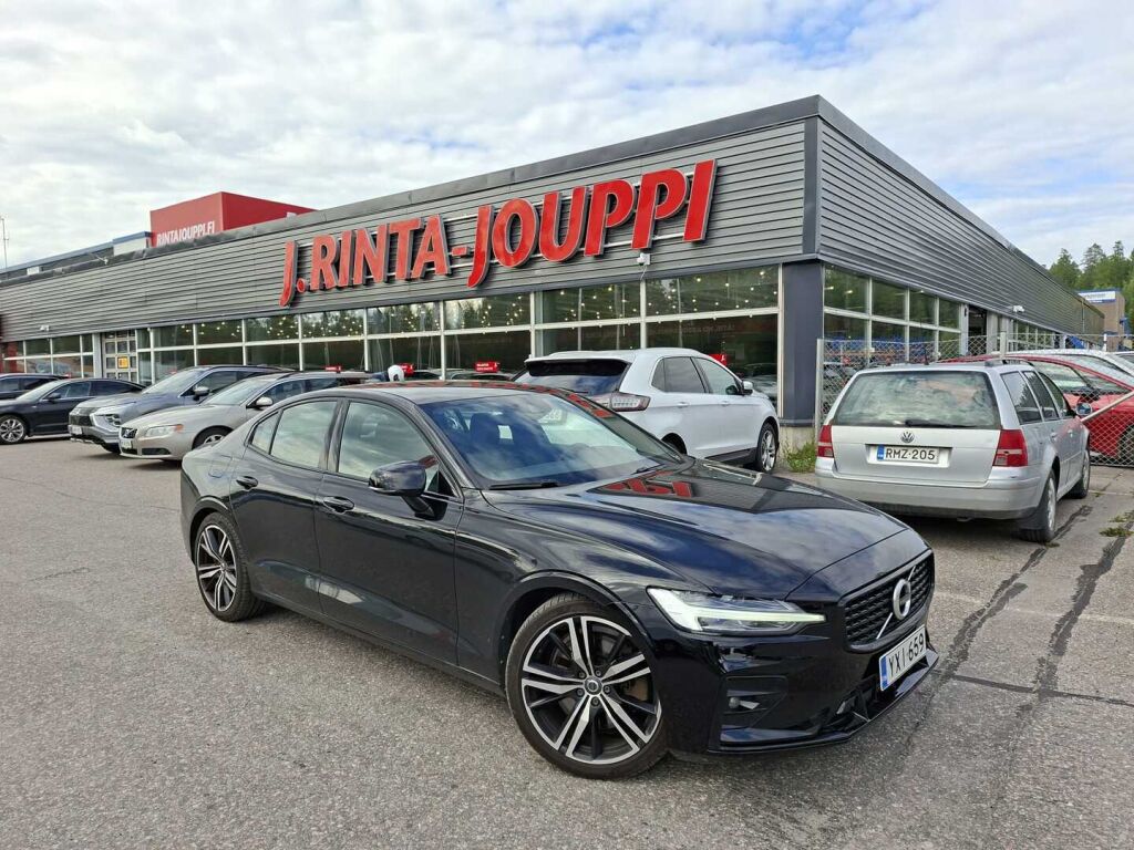 Volvo S60 2020 Musta