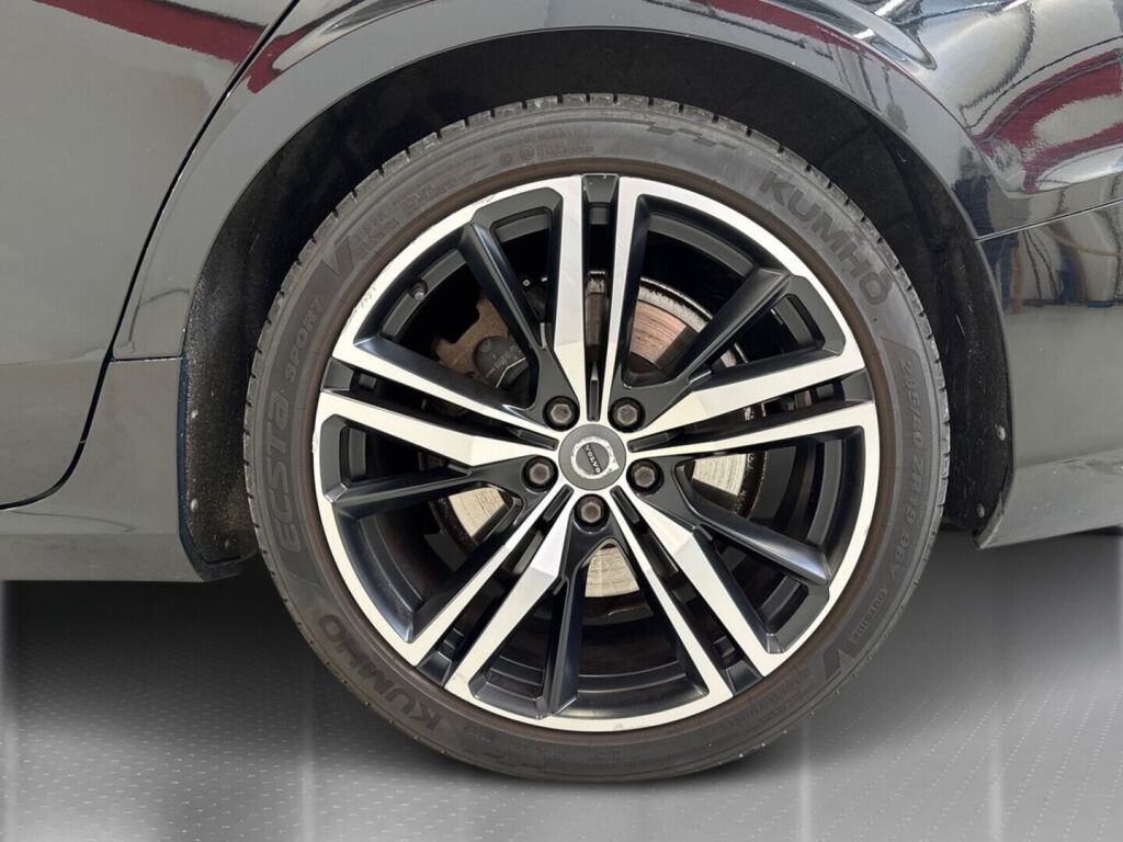 Volvo S60 2020 Musta