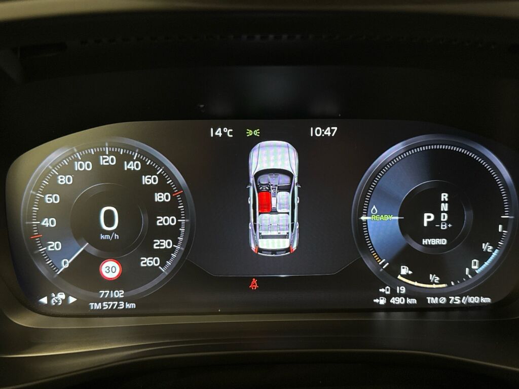 Volvo XC40 2021 Musta