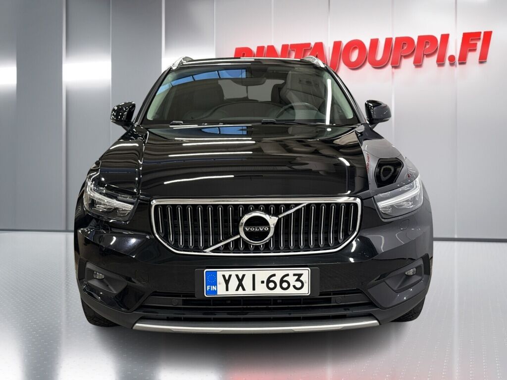 Volvo XC40 2021 Musta