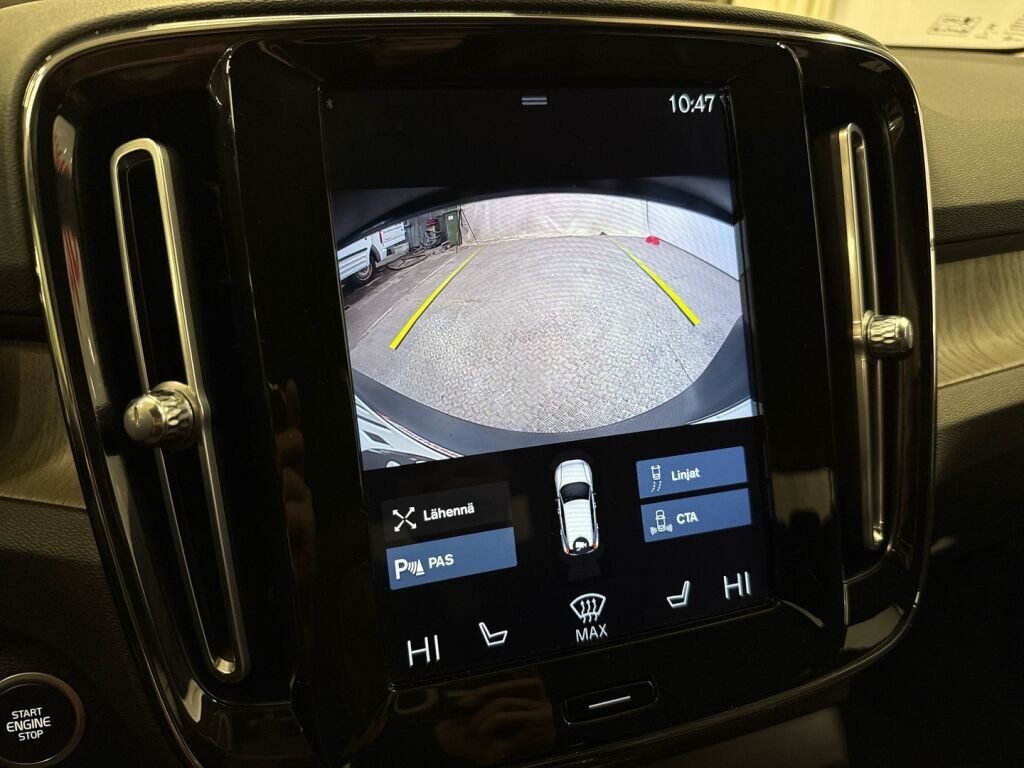 Volvo XC40 2021 Musta