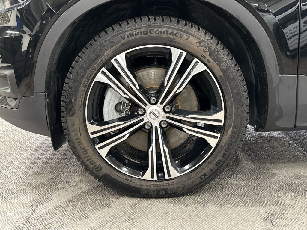 Volvo XC40 2021 Musta