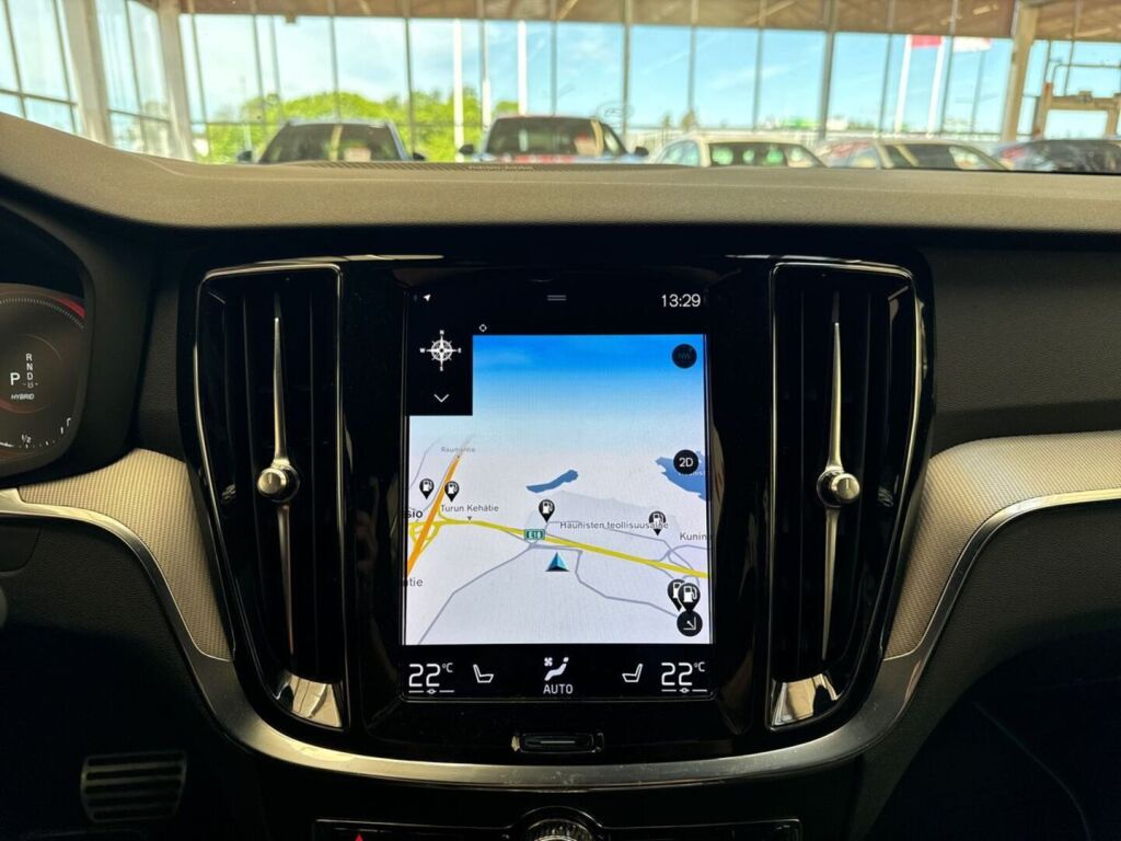 Volvo S60 2020 Musta