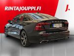 Volvo S60 2020 Musta