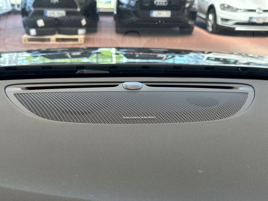 Volvo S60 2020 Musta