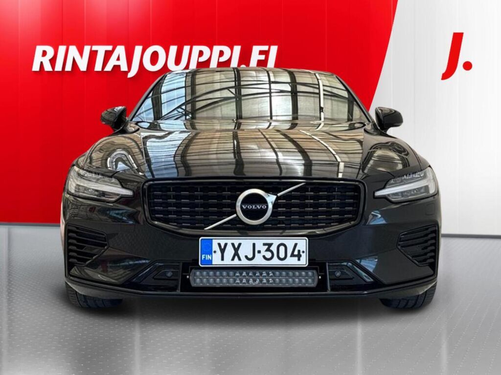 Volvo S60 2020 Musta