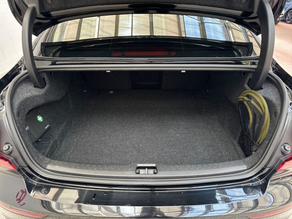Volvo S60 2020 Musta