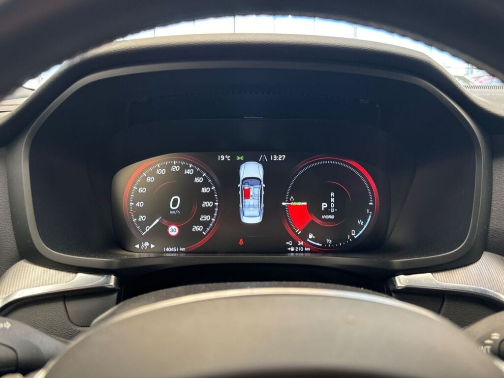 Volvo S60 2020 Musta