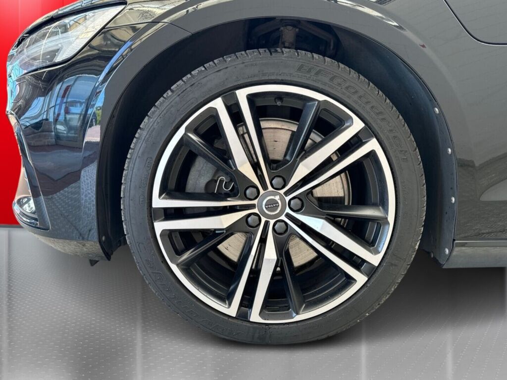 Volvo S60 2020 Musta