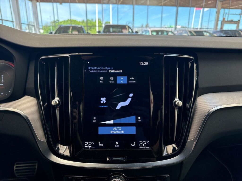 Volvo S60 2020 Musta