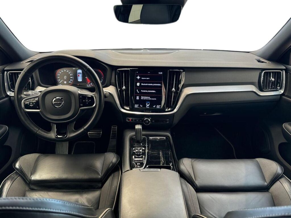 Volvo S60 2020 Musta
