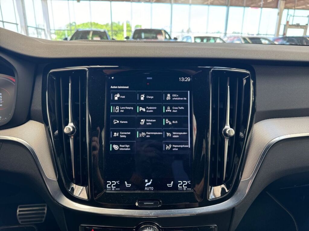 Volvo S60 2020 Musta