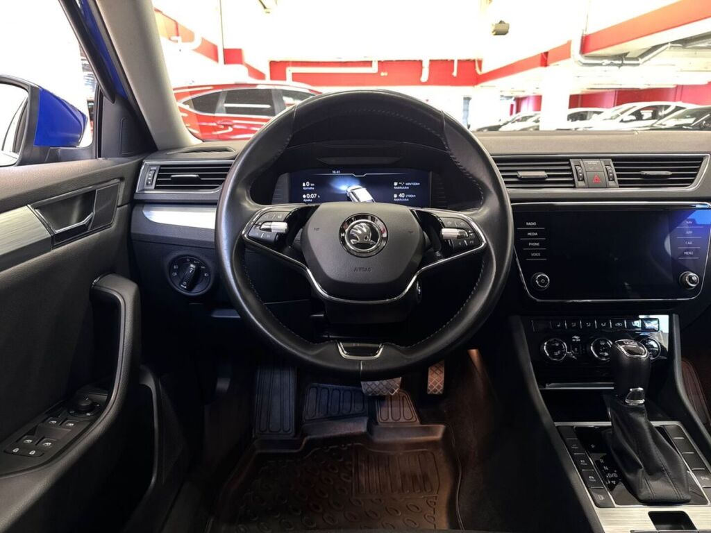 Skoda Superb 2020 Sininen