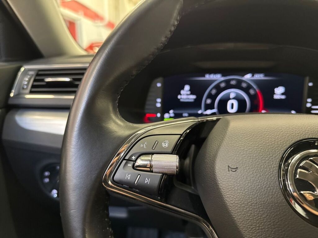 Skoda Superb 2020 Sininen
