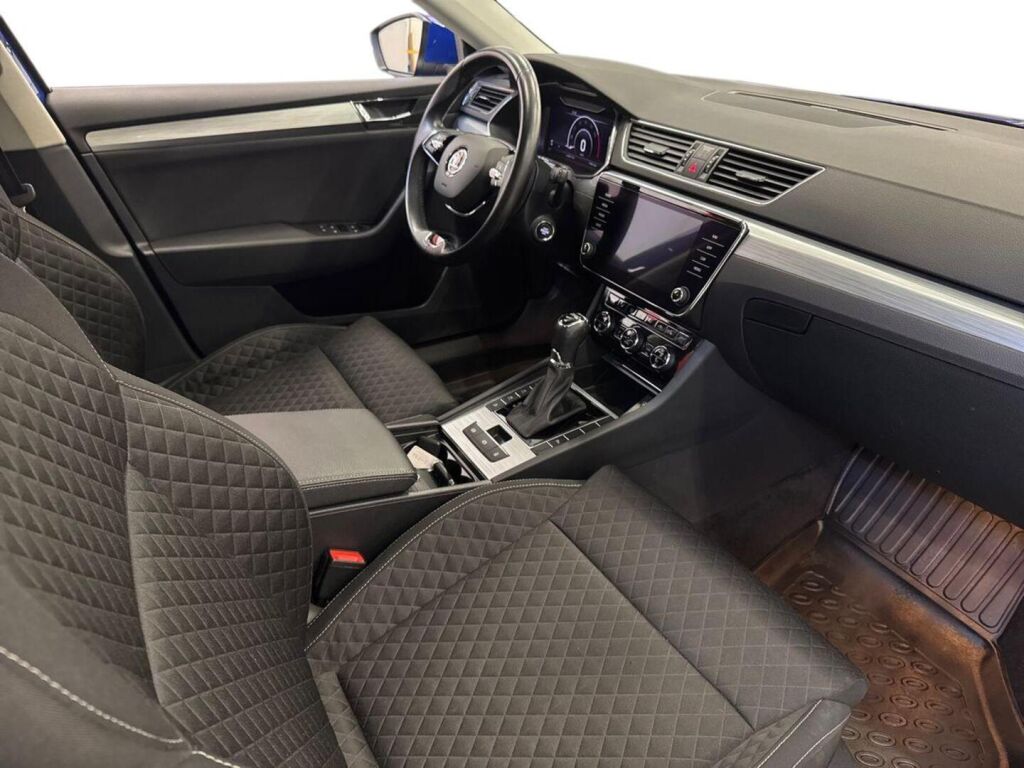 Skoda Superb 2020 Sininen