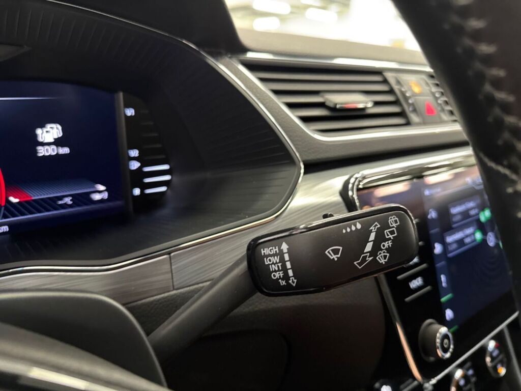 Skoda Superb 2020 Sininen