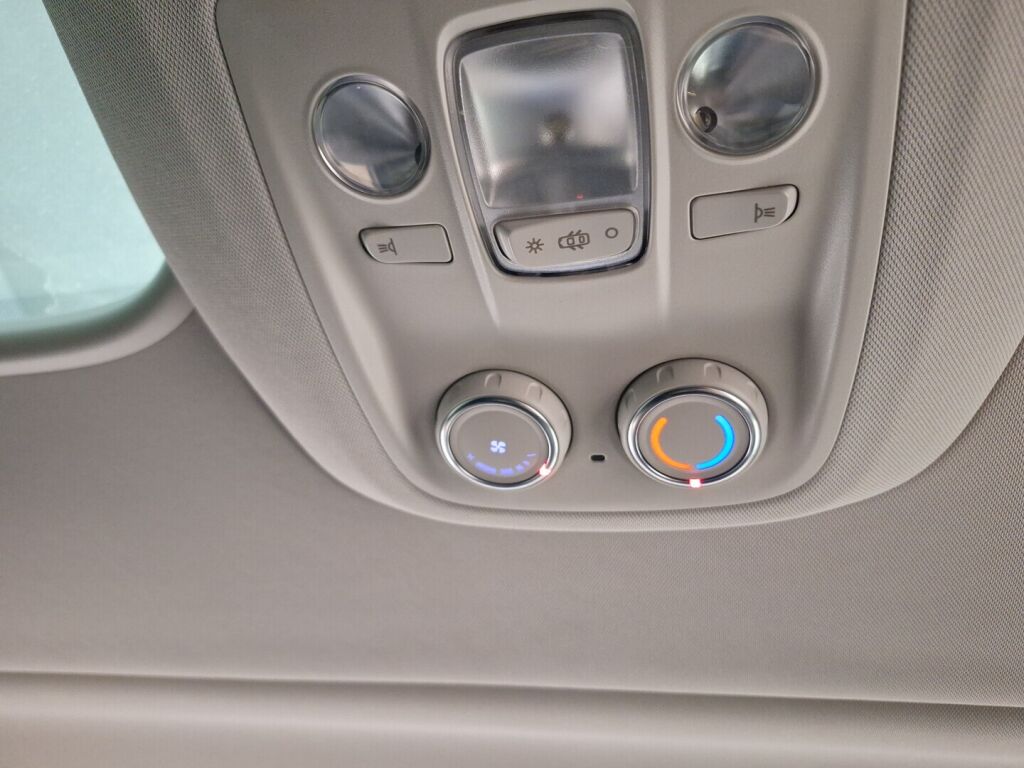 Peugeot e-Traveller 2021 Valkoinen