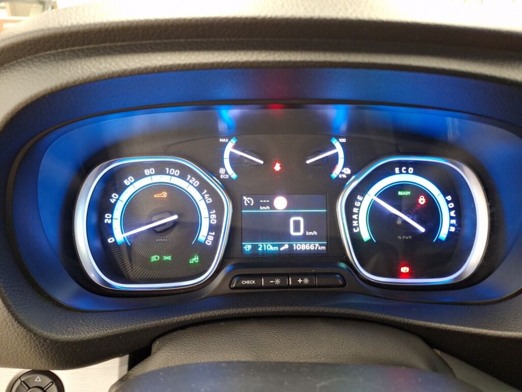 Peugeot e-Traveller 2021 Valkoinen