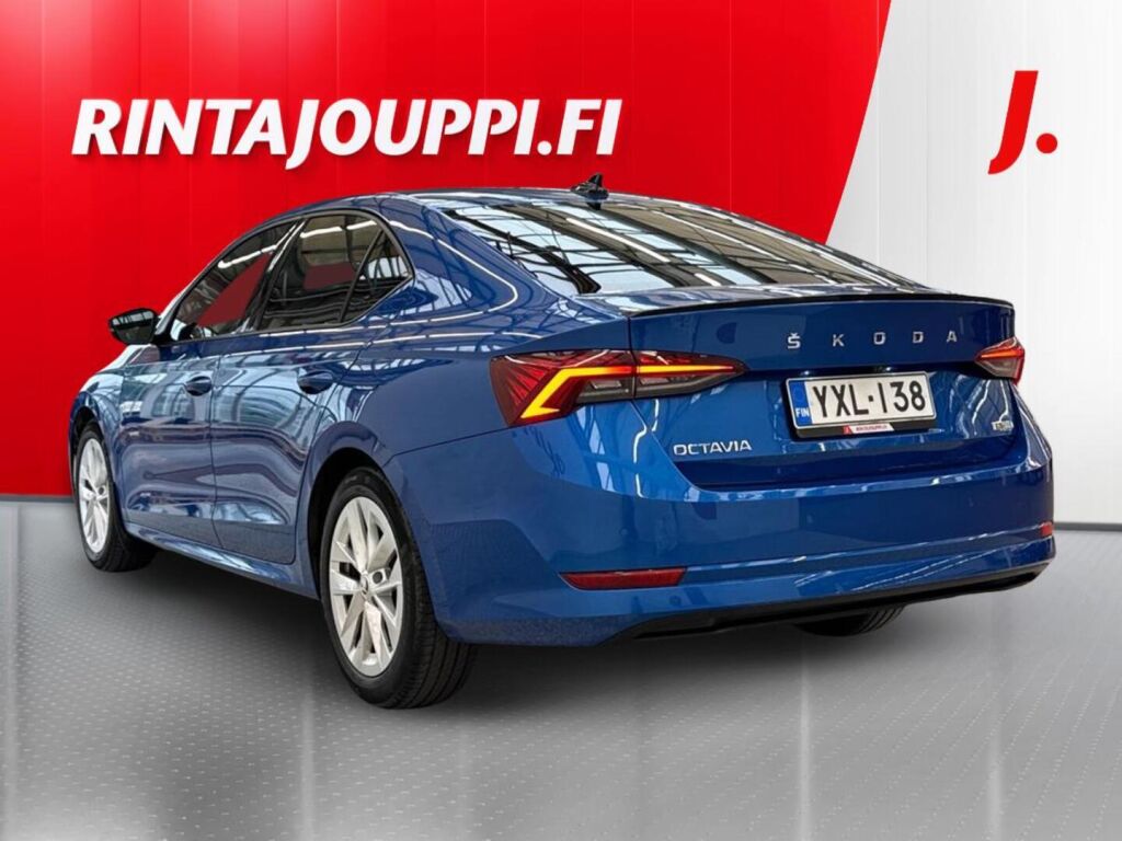 Skoda Octavia 2021 Sininen metalli / Race Blue