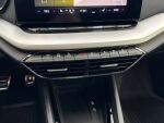Skoda Octavia 2021 Sininen metalli / Race Blue