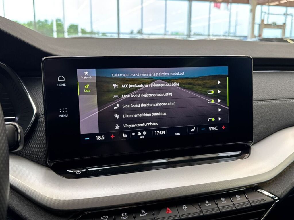 Skoda Octavia 2021 Sininen metalli / Race Blue