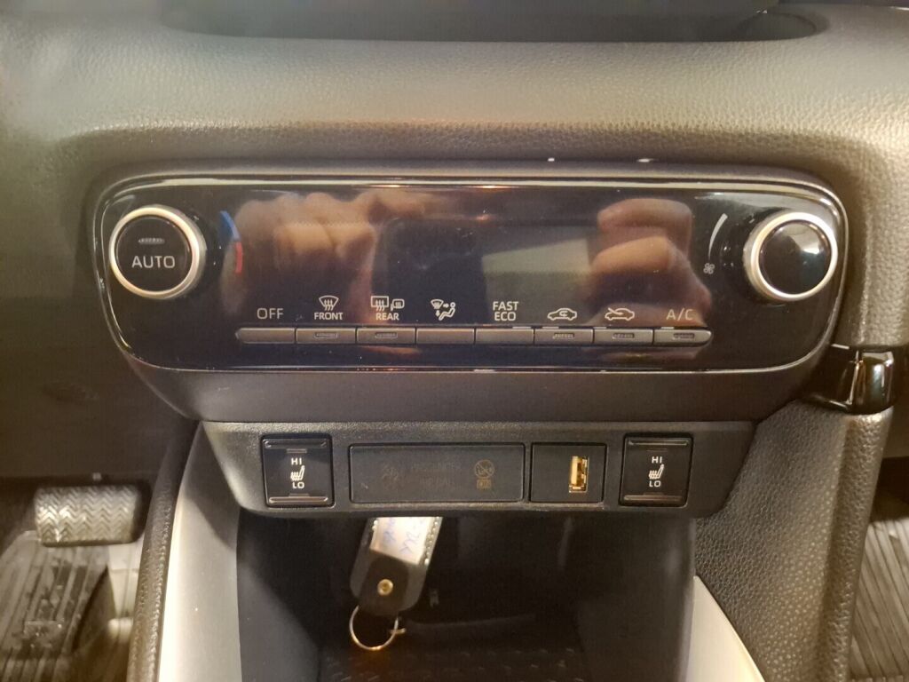 Toyota Yaris 2021 Valkoinen