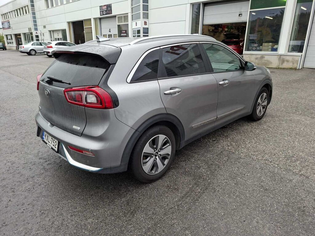 Kia Niro plug-in 2019 Ruskea (beige)