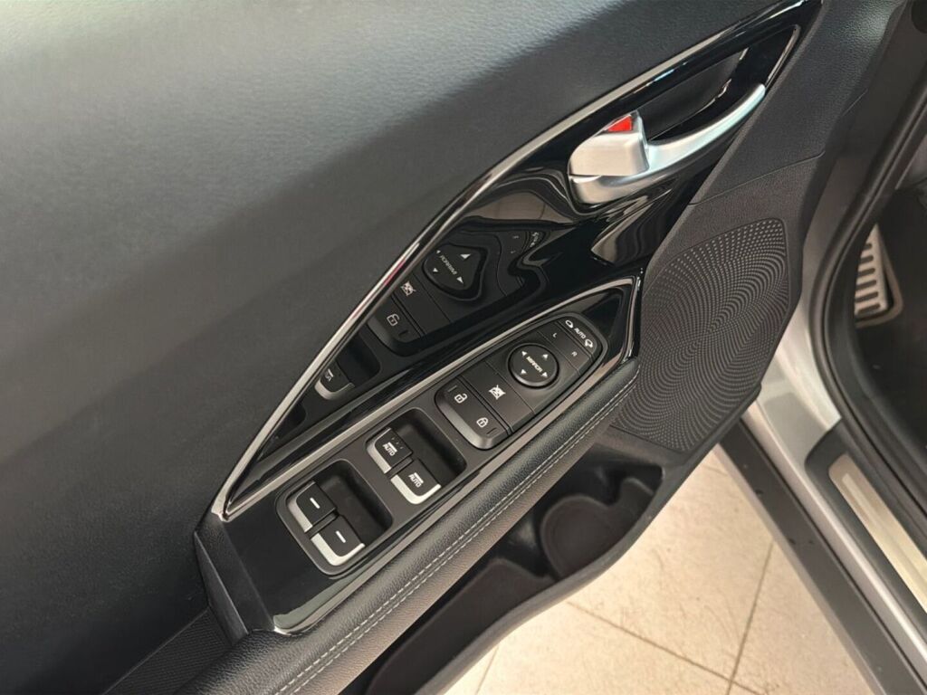 Kia Niro plug-in 2019 Ruskea (beige)