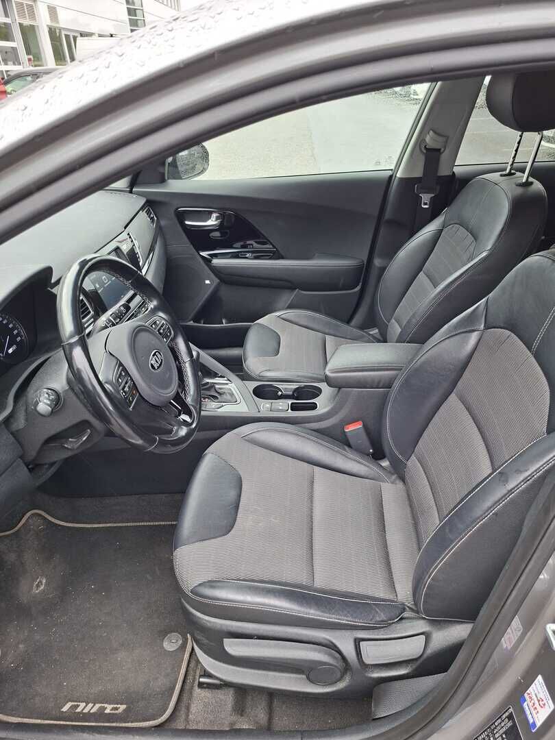 Kia Niro plug-in 2019 Ruskea (beige)