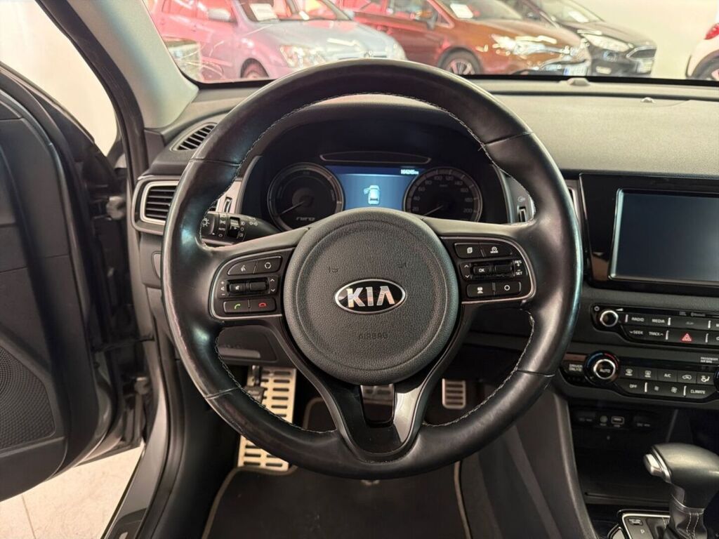 Kia Niro plug-in 2019 Ruskea (beige)