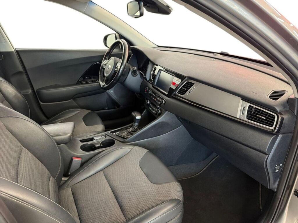 Kia Niro plug-in 2019 Ruskea (beige)