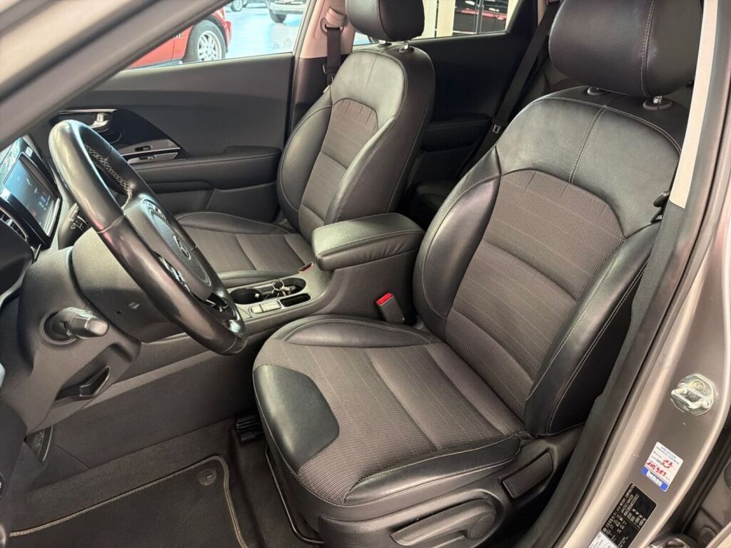 Kia Niro plug-in 2019 Ruskea (beige)