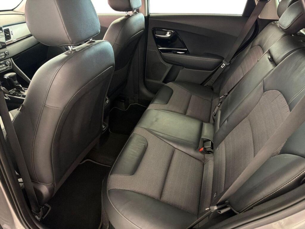 Kia Niro plug-in 2019 Ruskea (beige)