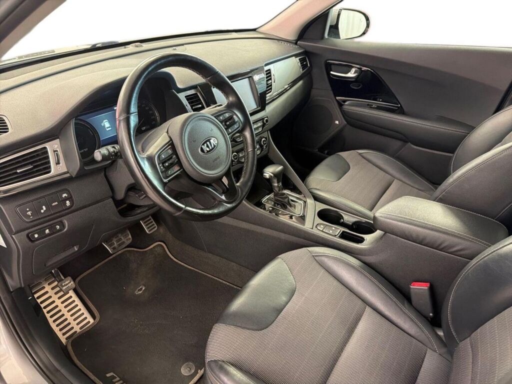 Kia Niro plug-in 2019 Ruskea (beige)