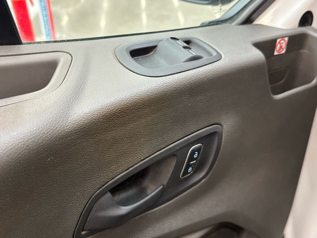 Ford Transit 2019 Valkoinen