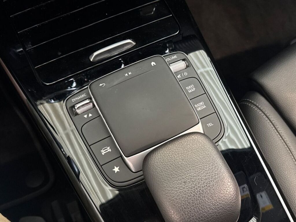 Mercedes-Benz A 2021 Musta