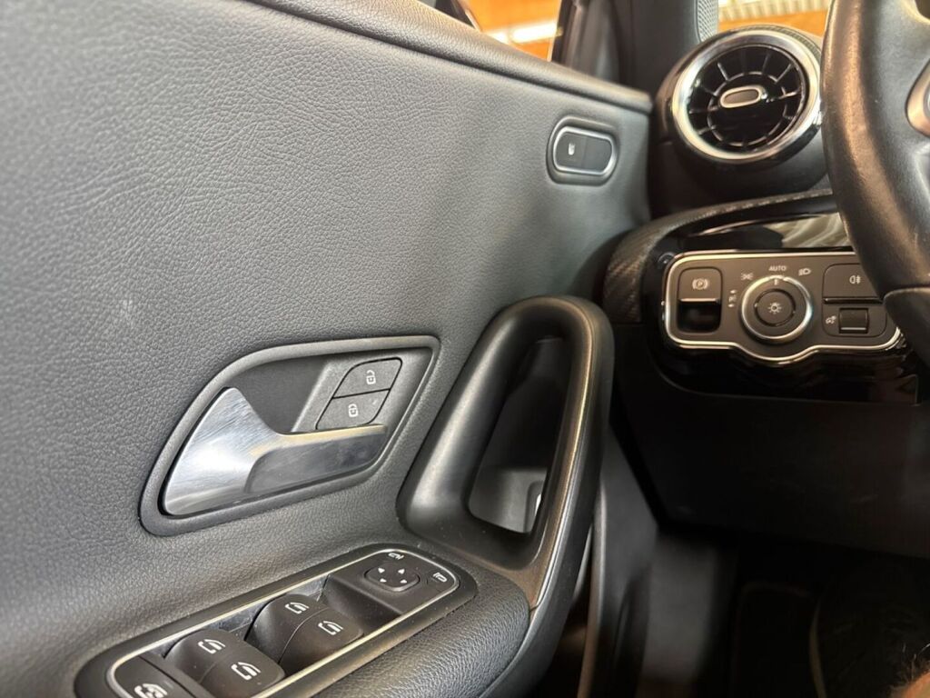 Mercedes-Benz A 2021 Musta