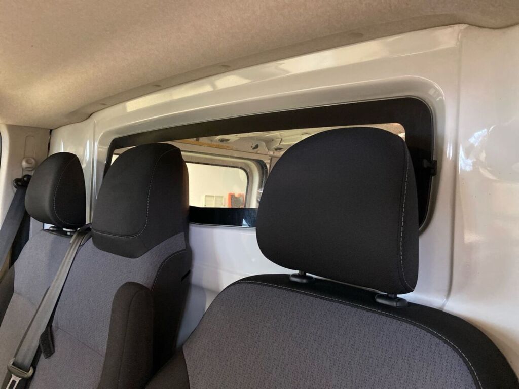 Opel Vivaro 2017 Valkoinen