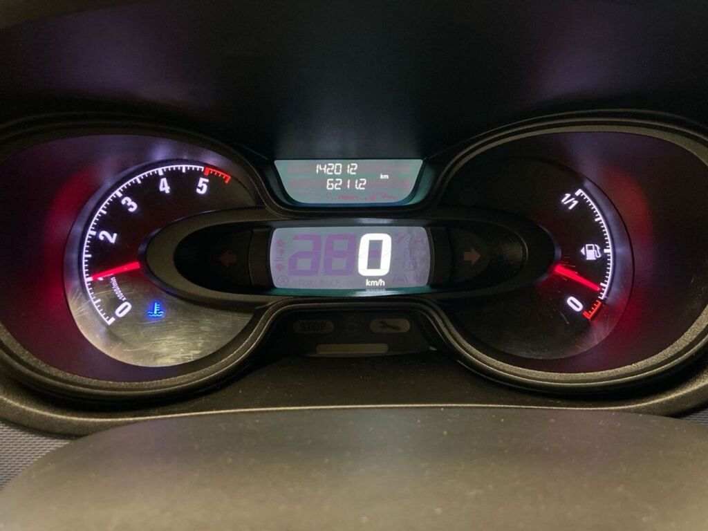 Opel Vivaro 2017 Valkoinen