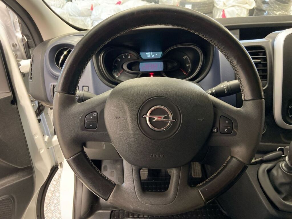 Opel Vivaro 2017 Valkoinen