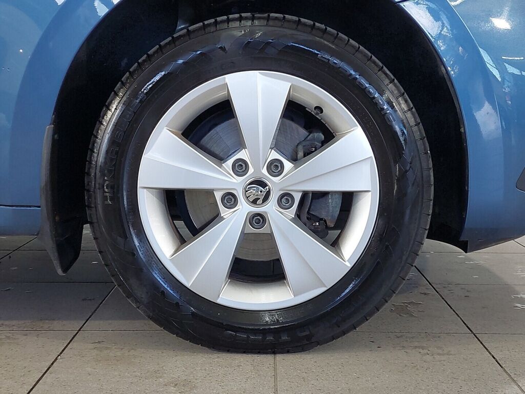 Skoda Octavia 2021 Sininen