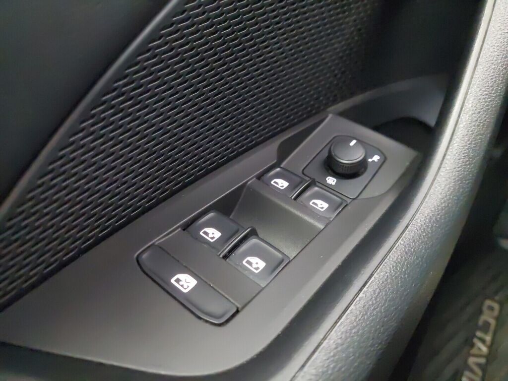 Skoda Octavia 2021 Sininen