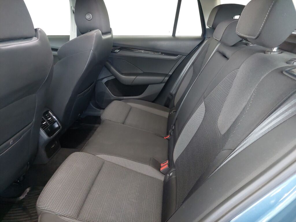 Skoda Octavia 2021 Sininen