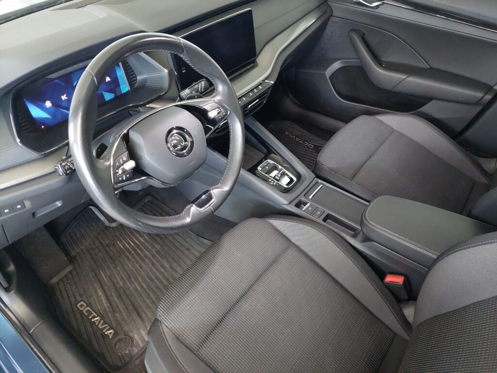 Skoda Octavia 2021 Sininen