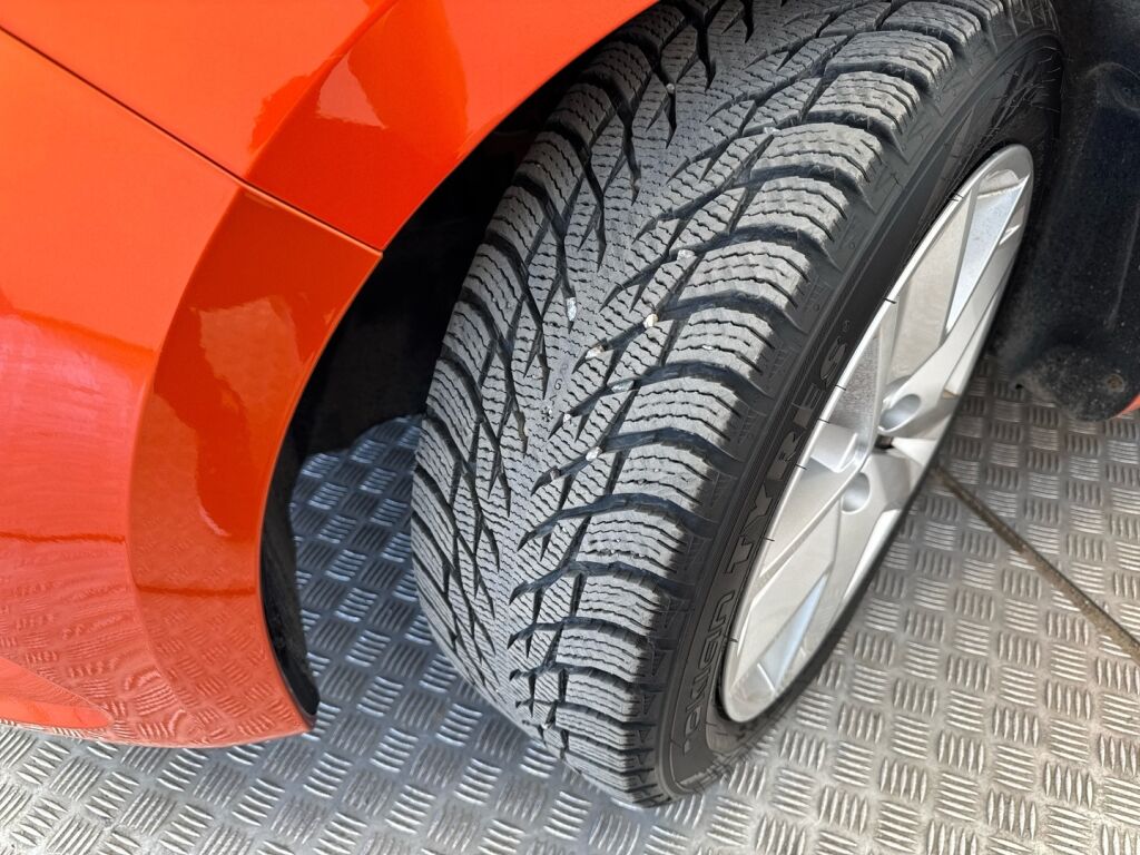 Renault Clio 2021 Oranssi