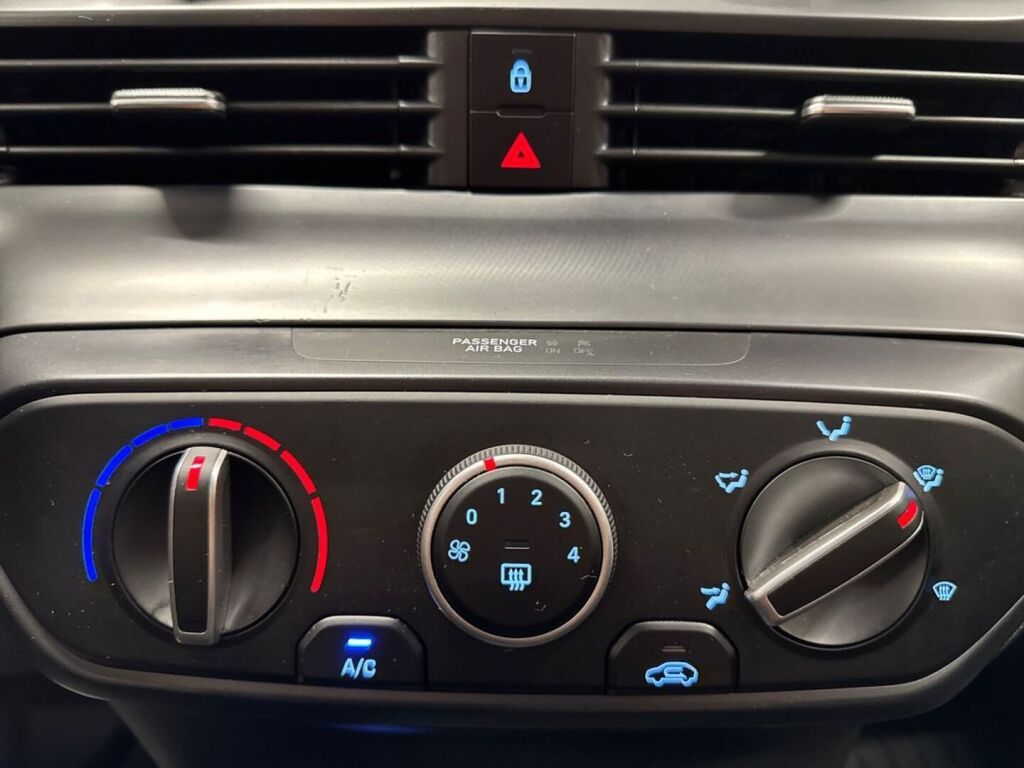 Hyundai i20 Hatchback 2022 Ruskea (beige)