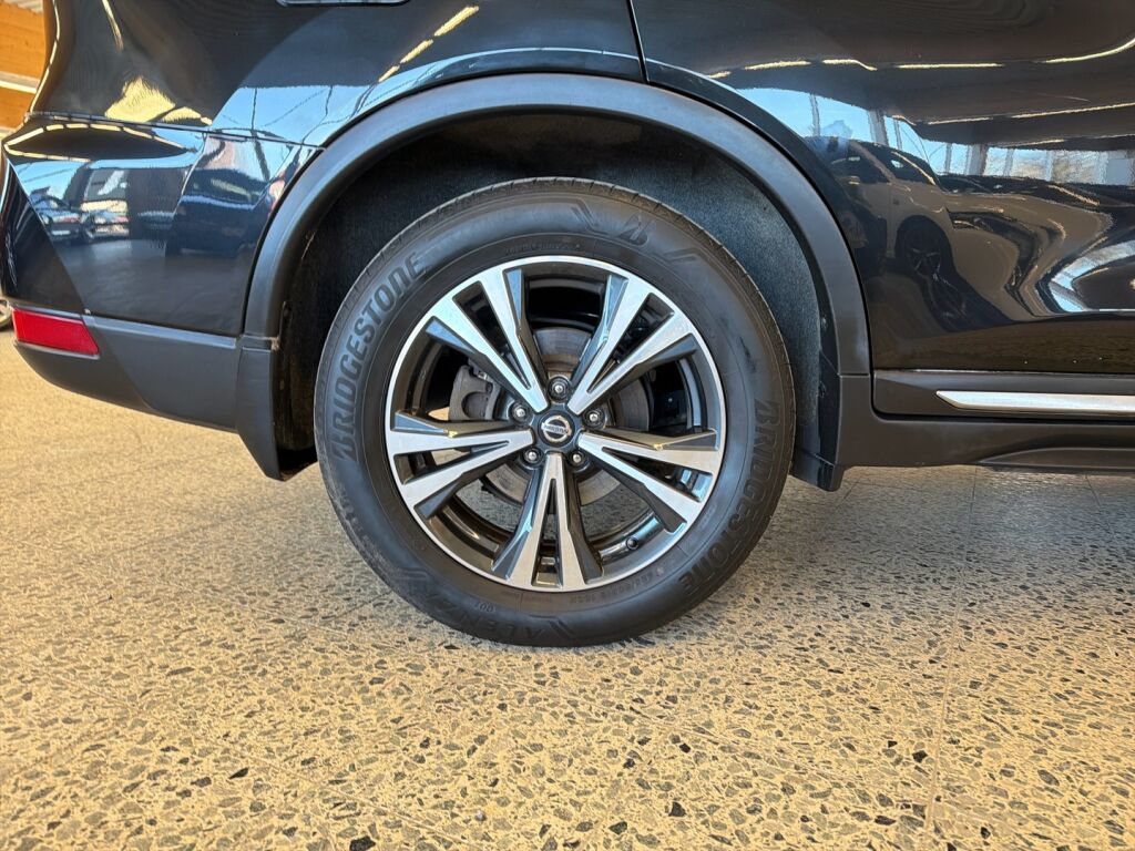 Nissan X-Trail 2021 Musta