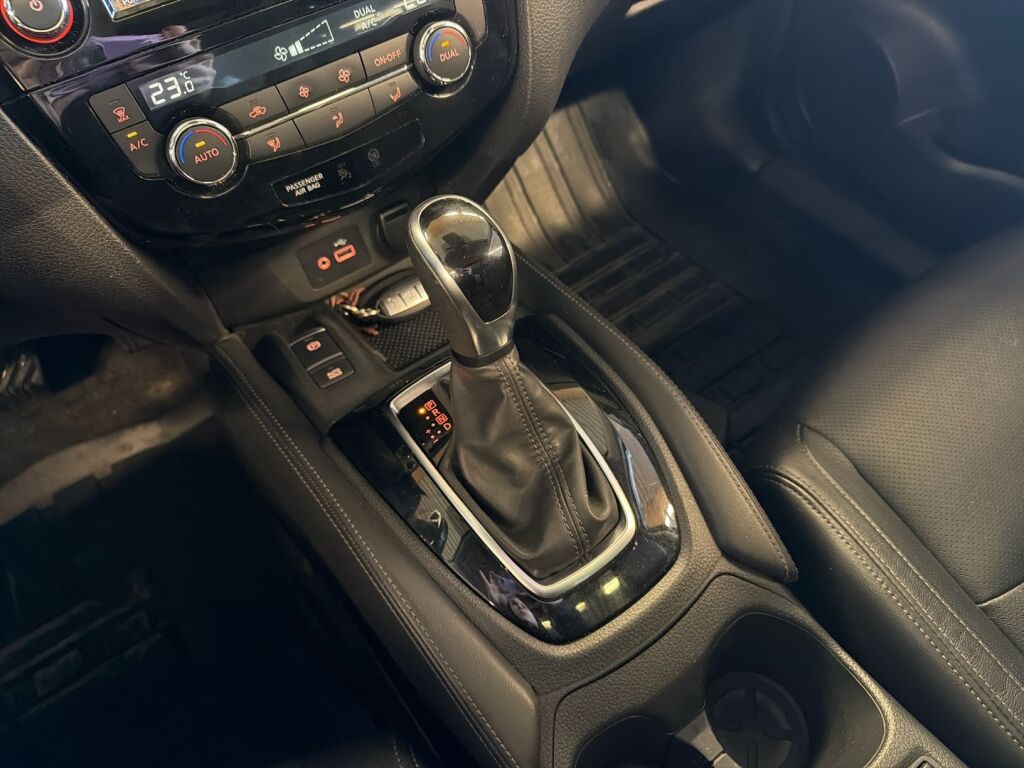 Nissan X-Trail 2021 Musta